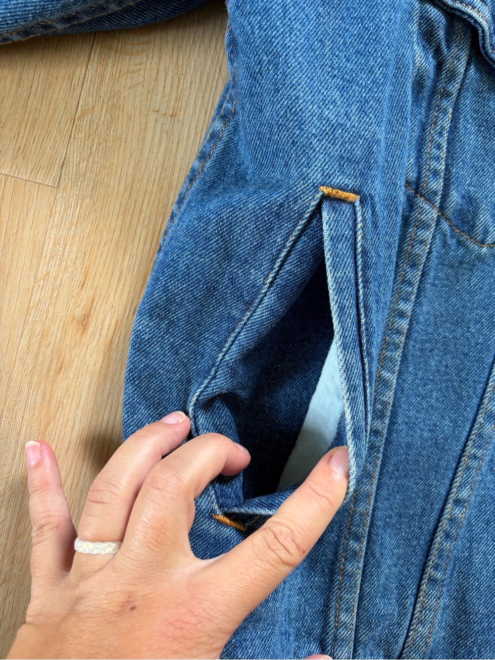 Eddie Bauer Vintage-Inspired Denim Jacket in Medium Blue - Picture 4 of 9